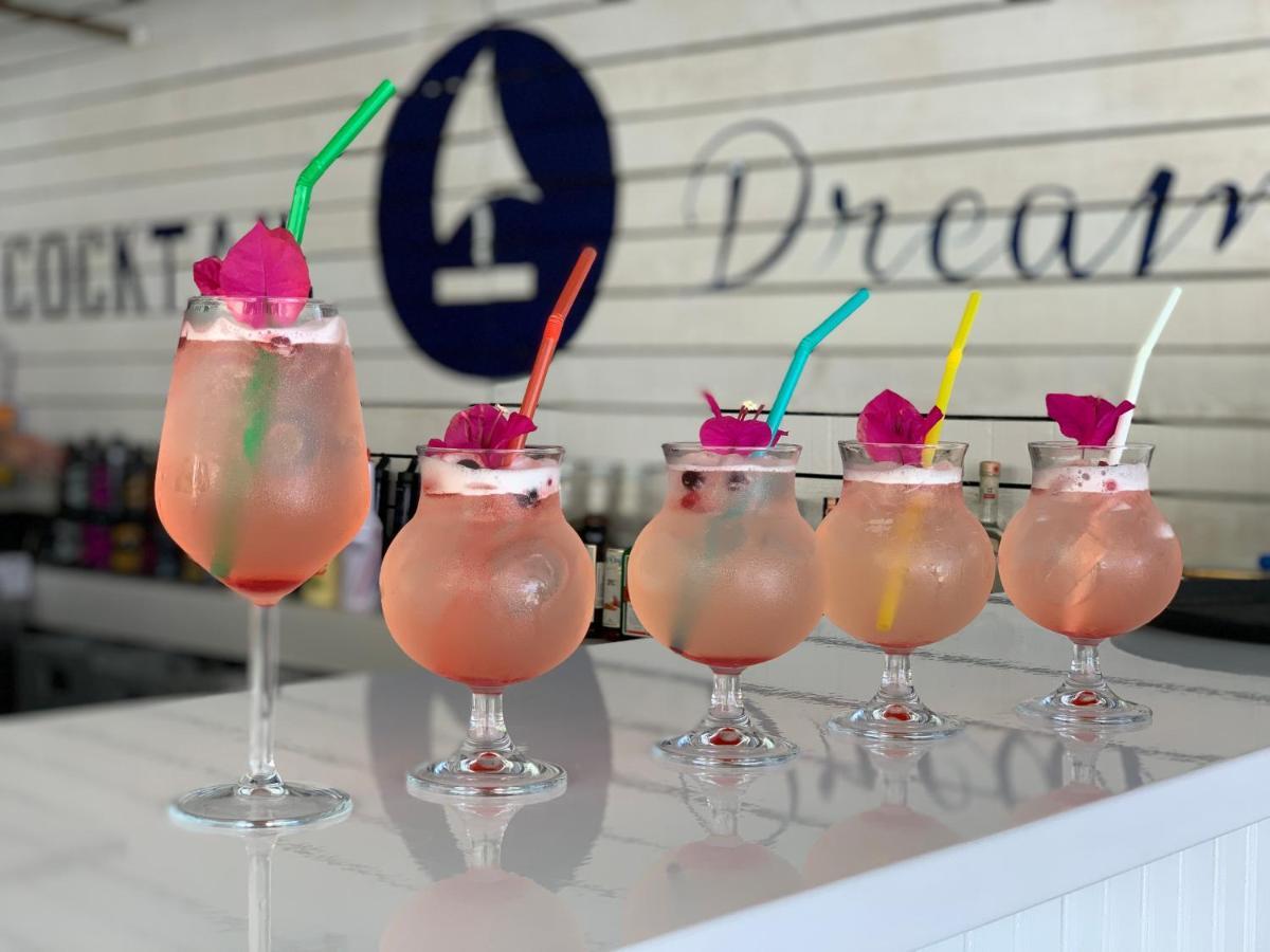 Cocktail & Dreams - Beach Hotel Саранде Екстериор снимка
