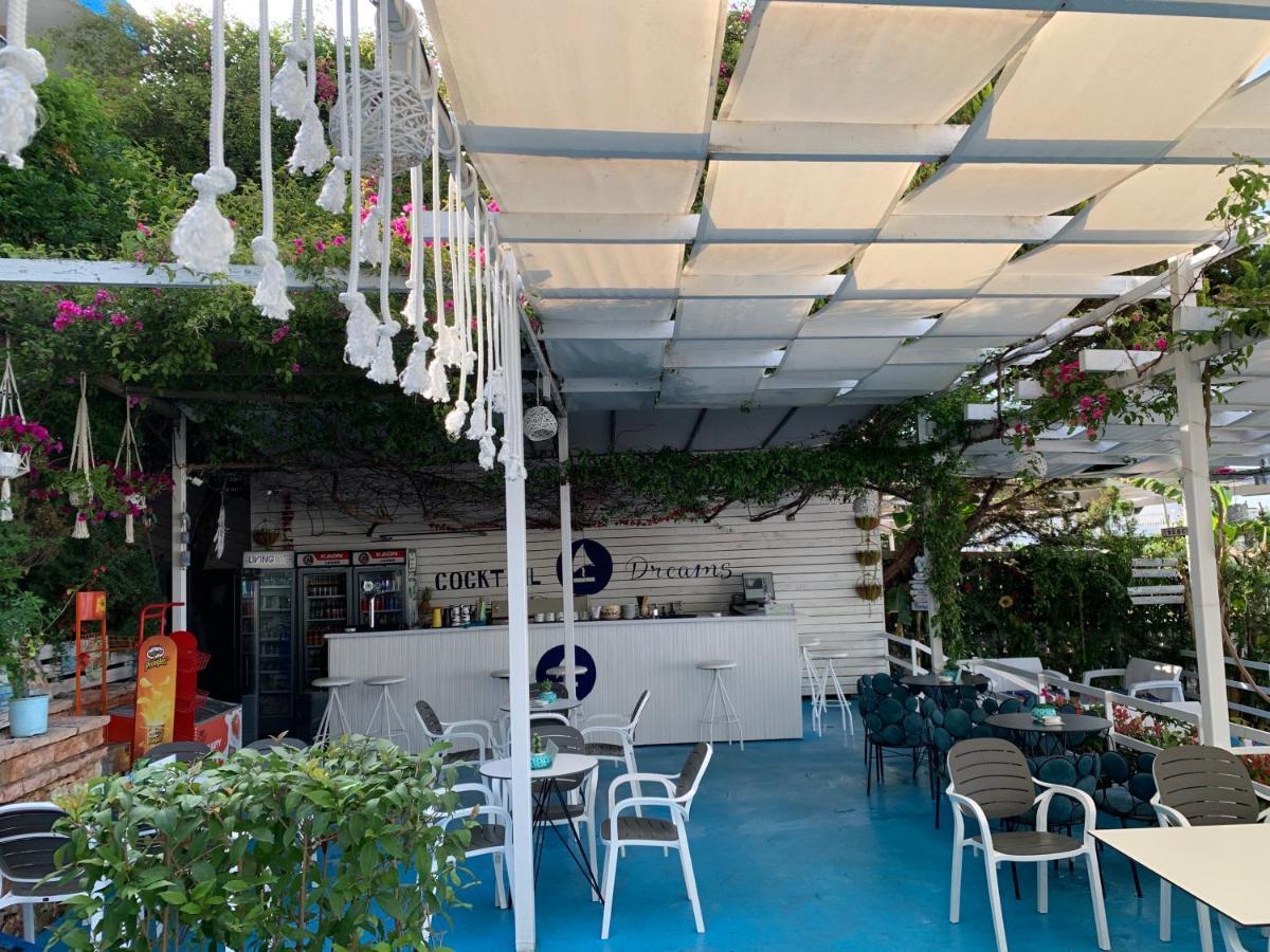 Cocktail & Dreams - Beach Hotel Саранде Екстериор снимка