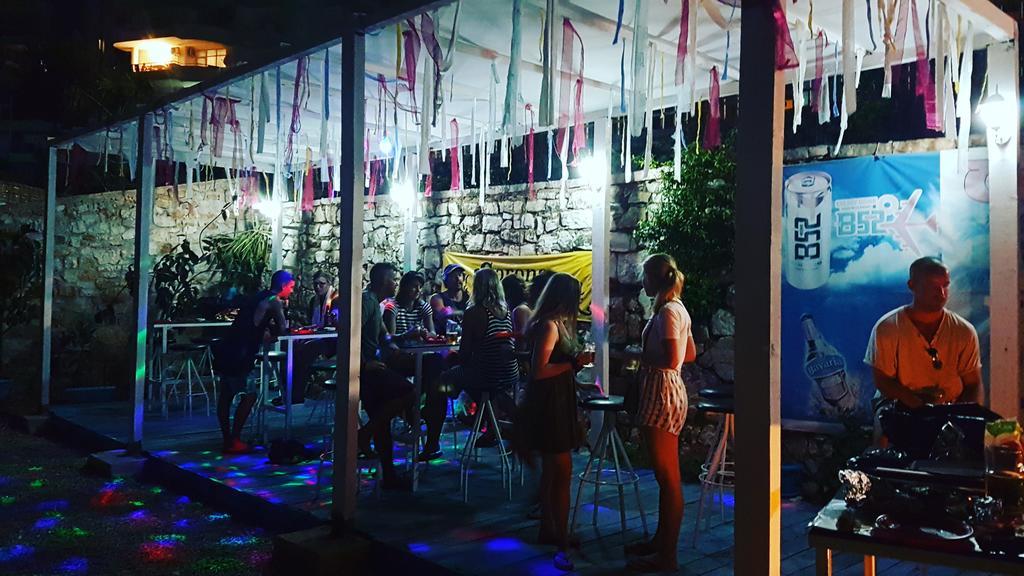 Cocktail & Dreams - Beach Hotel Саранде Екстериор снимка