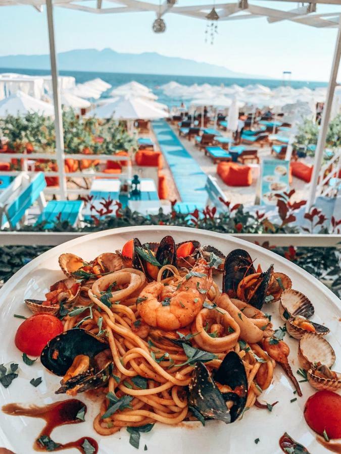 Cocktail & Dreams - Beach Hotel Саранде Екстериор снимка